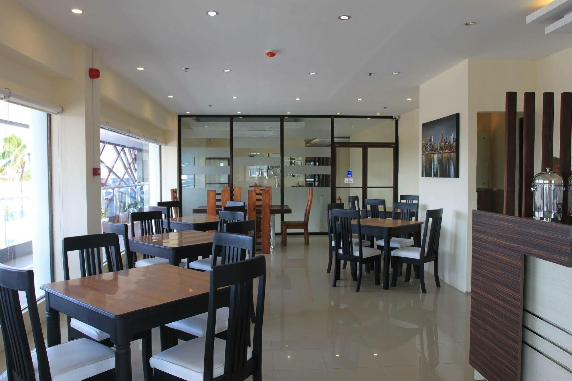 Sumo Asia Hotels - Davao City Buitenkant foto